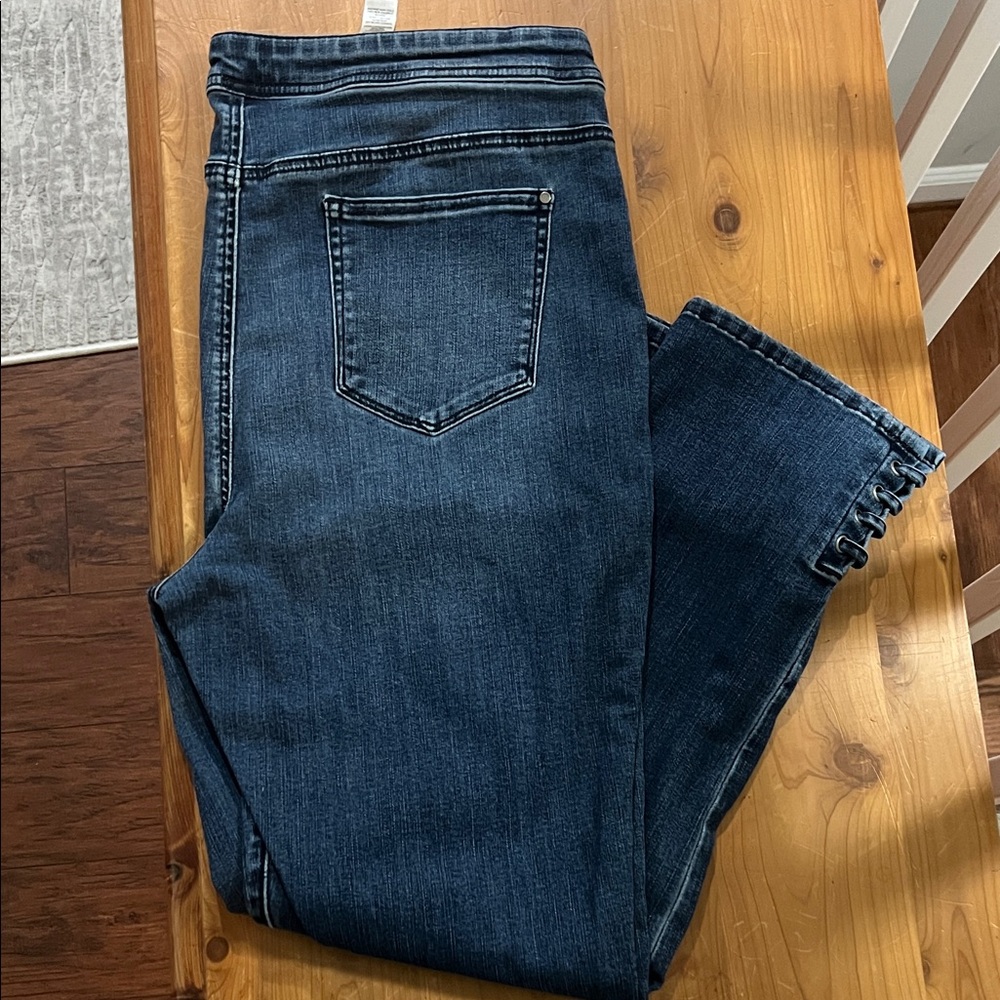 Chicos Girlfriend Slim leg ankle jeans